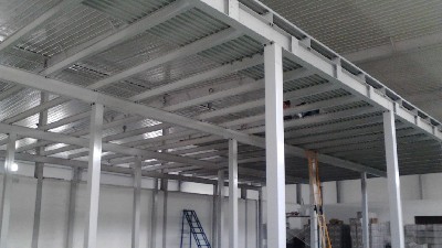 尊龙凯时行业百科：搭建钢结构加层时注意事项